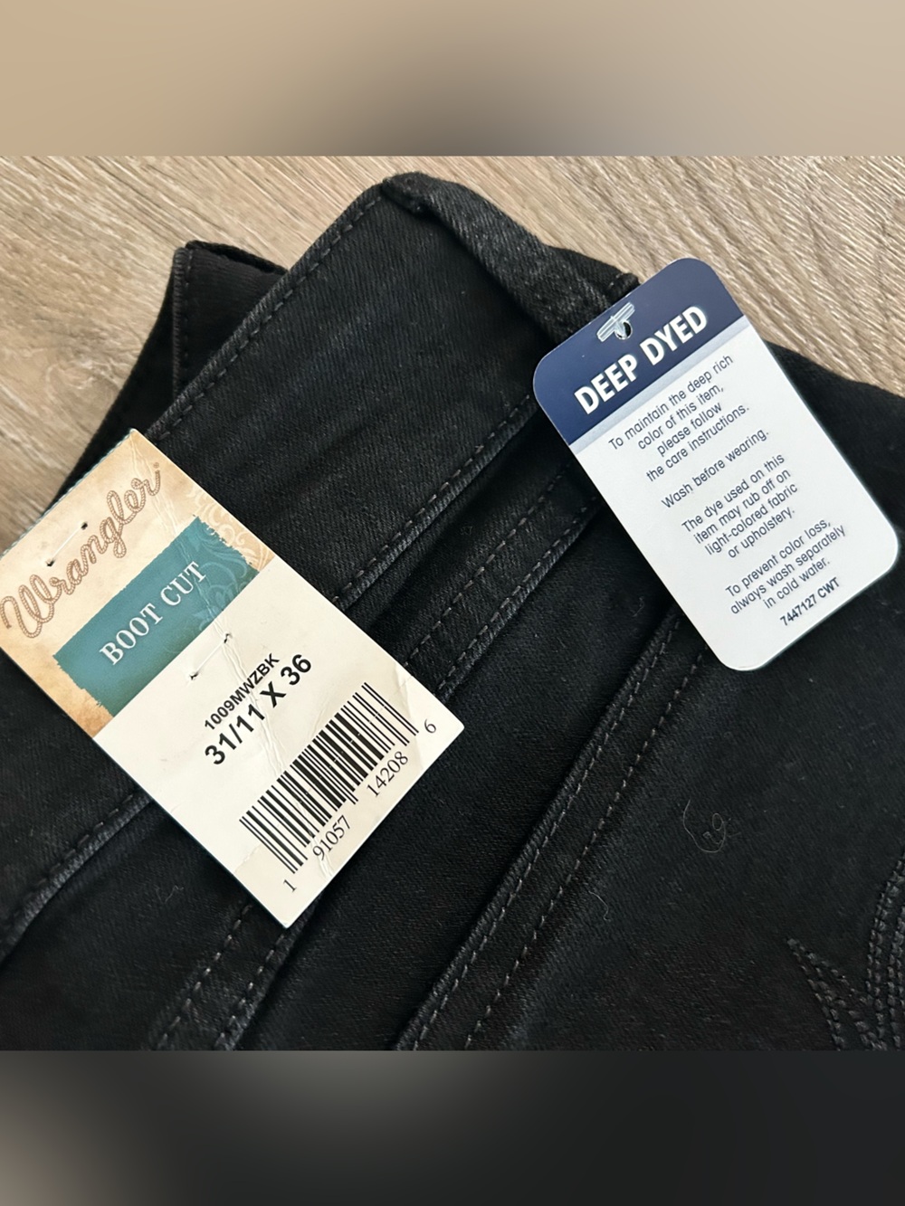 Women’s wrangler Black Boot Cut Jeans - size 31/11 x 36